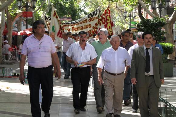 El Arzobispo pidió al comercio que no abra El Arzobispo pidió al comercio que no abra