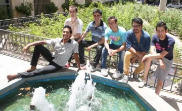 Las chicas no bailan solas Las chicas no bailan solas