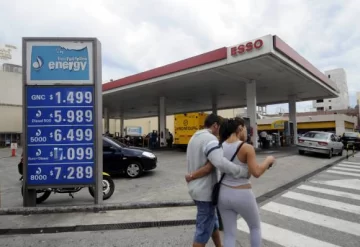 Congelan el precio a las naftas por seis meses Congelan el precio a las naftas por seis meses