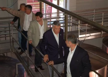 Inauguró bodega Inauguró bodega