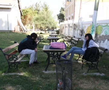 Estación San Martín: un jardín para sentarse a leer Estación San Martín: un jardín para sentarse a leer