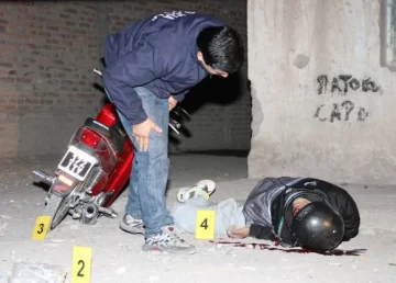 En plena calle, asesinan a tiros a presunto asaltante En plena calle, asesinan a tiros a presunto asaltante