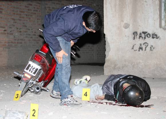 En plena calle, asesinan a tiros a presunto asaltante En plena calle, asesinan a tiros a presunto asaltante