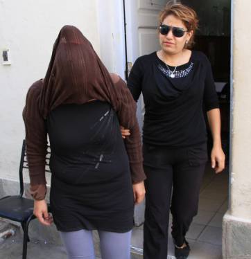 Cae una empleada: sospechan que corrompió a un jovencito Cae una empleada: sospechan que corrompió a un jovencito