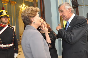 Guiño de Dilma abre una esperanza por Vale Guiño de Dilma abre una esperanza por Vale