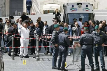 Tiroteo y heridos durante la asunción del gobierno italiano Tiroteo y heridos durante la asunción del gobierno italiano
