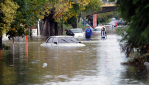 Ya son 48 las víctimas fatales por el temporal en La Plata Ya son 48 las víctimas fatales por el temporal en La Plata