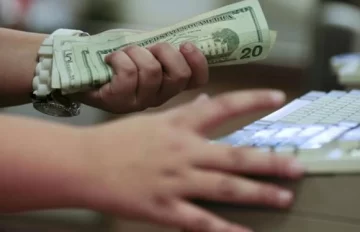 Histórico: el dólar “blue” tocó los $10 Histórico: el dólar “blue” tocó los $10