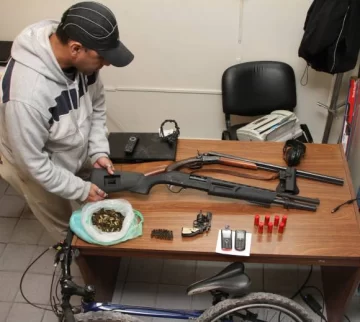 Cinco detenidos con armas robadas Cinco detenidos con armas robadas