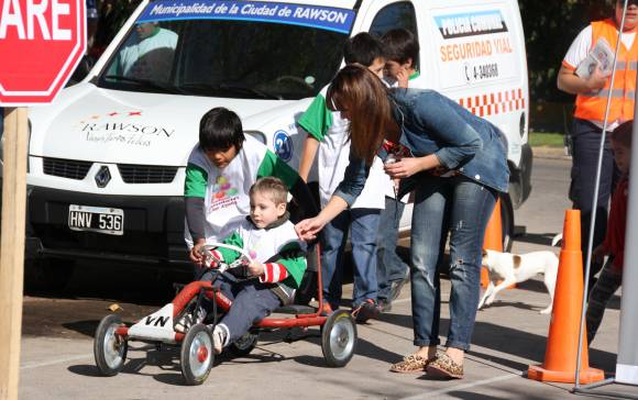 Los papás se sumaron a las clases de educación vial Los papás se sumaron a las clases de educación vial