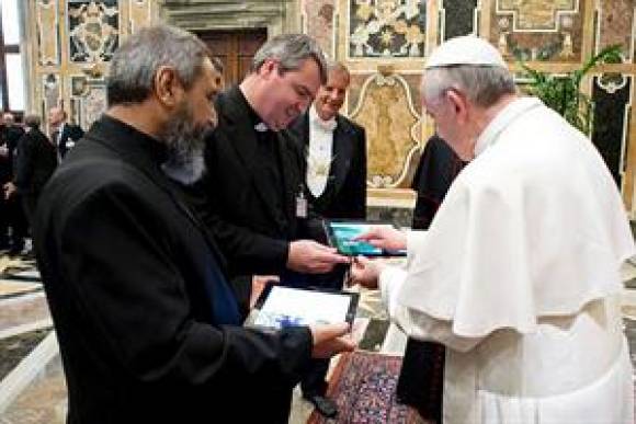 Ahora con un click podés tener a Francisco en tu smartphone Ahora con un click podés tener a Francisco en tu smartphone