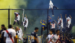 Por la pirotecnia en el clásico, clausuraron la popular de Boca Por la pirotecnia en el clásico, clausuraron la popular de Boca