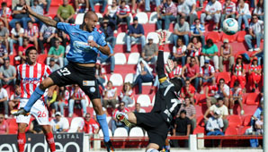 Unión empató con Belgrano y cae más en el descenso Unión empató con Belgrano y cae más en el descenso