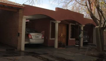 Armados, asaltan a toda una familia Armados, asaltan a toda una familia