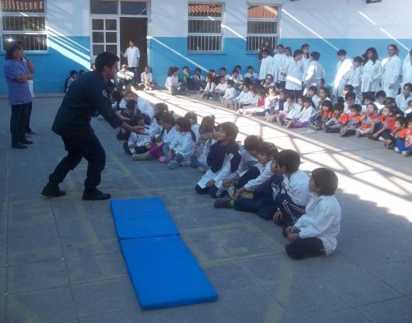 Recorren villas para enseñar sobre incendios Recorren villas para enseñar sobre incendios