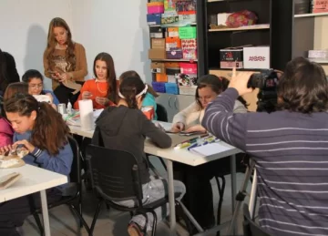 Las reinas se rodearon de niños para un spot turístico Las reinas se rodearon de niños para un spot turístico