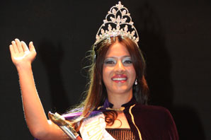 Siria, Reina con suspenso Siria, Reina con suspenso