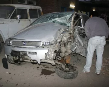 Choque y vuelco: 1 herido Choque y vuelco: 1 herido