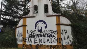 Escrachan el cementerio donde enterraron a Jorge Videla Escrachan el cementerio donde enterraron a Jorge Videla