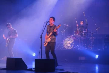 El trío punk a la máxima potencia El trío punk a la máxima potencia