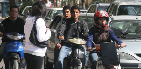 Por cada multa a un automovilista realizan tres multas a motociclistas Por cada multa a un automovilista realizan tres multas a motociclistas