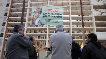 Centro Cívico: 3 policías, cerca de ser castigados Centro Cívico: 3 policías, cerca de ser castigados