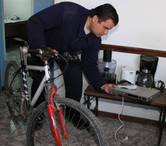 Lo liberaron y a las 2 horas lo apresan otra vez por robo Lo liberaron y a las 2 horas lo apresan otra vez por robo