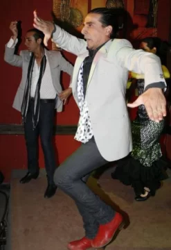 Canto, zapateo ¡y olé…! Canto, zapateo ¡y olé…!