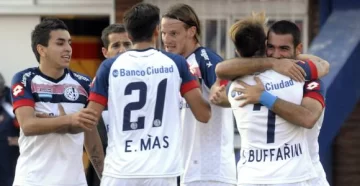 San Lorenzo y Mas arrancaron con una victoria sobre la hora San Lorenzo y Mas arrancaron con una victoria sobre la hora