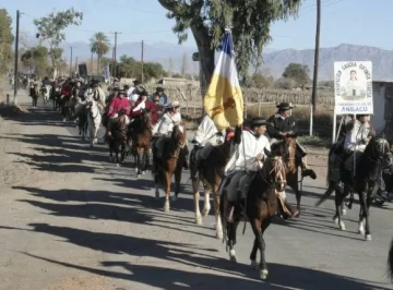 Jinetes a punto para otra cabalgata Jinetes a punto para otra cabalgata