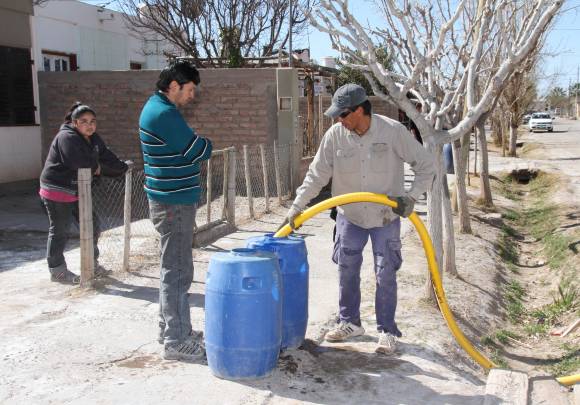 Vecinos pidieron a OSSE manejar el agua potable Vecinos pidieron a OSSE manejar el agua potable