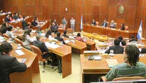 “Son un ejemplo a seguir”, dijo Uñac a los estudiantes “senadores” “Son un ejemplo a seguir”, dijo Uñac a los estudiantes “senadores”