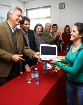 Entregaron 198 netbooks en Rawson Entregaron 198 netbooks en Rawson