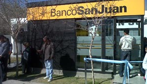 Los Berros ya tiene su primer cajero automático Los Berros ya tiene su primer cajero automático