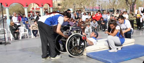 Subir solos a la silla, prueba superada por los paralíticos Subir solos a la silla, prueba superada por los paralíticos