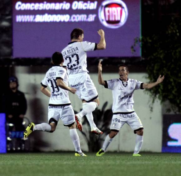 Racing no detiene su crisis Racing no detiene su crisis