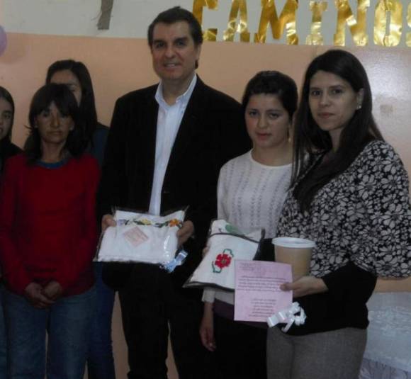 Abrazo solidario: ahora, en Iglesia Abrazo solidario: ahora, en Iglesia