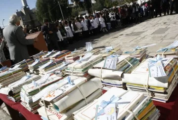 Un regalo de 5 mil libros a escuelas y bibliotecas Un regalo de 5 mil libros a escuelas y bibliotecas