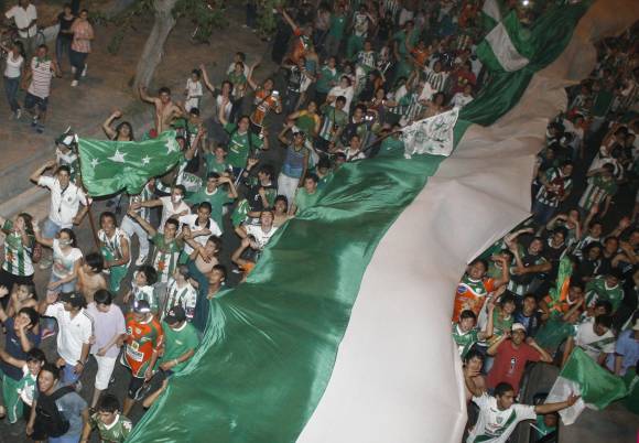 Sportivo festejó sus 94 años a puro banderazo y batucada Sportivo festejó sus 94 años a puro banderazo y batucada