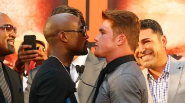 Mayweather y Canelo se sacaron chispas antes de la “pelea del año” Mayweather y Canelo se sacaron chispas antes de la “pelea del año”