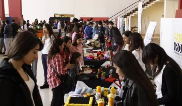 Reciclaron computadoras para confeccionar carteras Reciclaron computadoras para confeccionar carteras