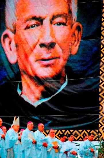 Desborde de fe por el cura beato Desborde de fe por el cura beato