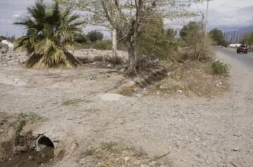 Golpean y violan a una mujer para robarle su celular Golpean y violan a una mujer para robarle su celular