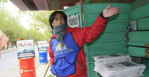 Fingen tener un arma y le roban a un canillita: presos Fingen tener un arma y le roban a un canillita: presos