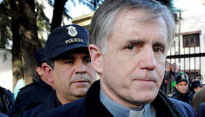 Pidieron la detención de Grassi, condenado a 15 años por abuso Pidieron la detención de Grassi, condenado a 15 años por abuso