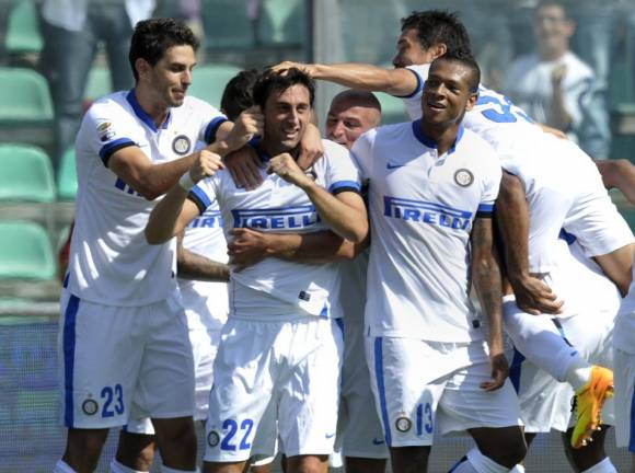 Higuaín ayudó a un triunfo histórico Higuaín ayudó a un triunfo histórico