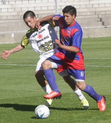 “Hay que poner los pies en la tierra” “Hay que poner los pies en la tierra”