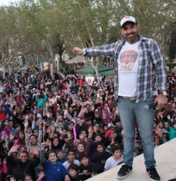 Iúdica revolucionó una estudiantina