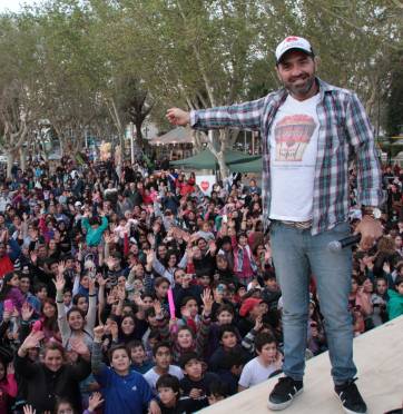 Iúdica revolucionó una estudiantina