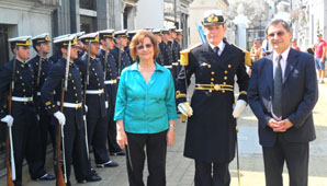 Sarmiento fue homenajeado en el Cementerio de la Recoleta Sarmiento fue homenajeado en el Cementerio de la Recoleta